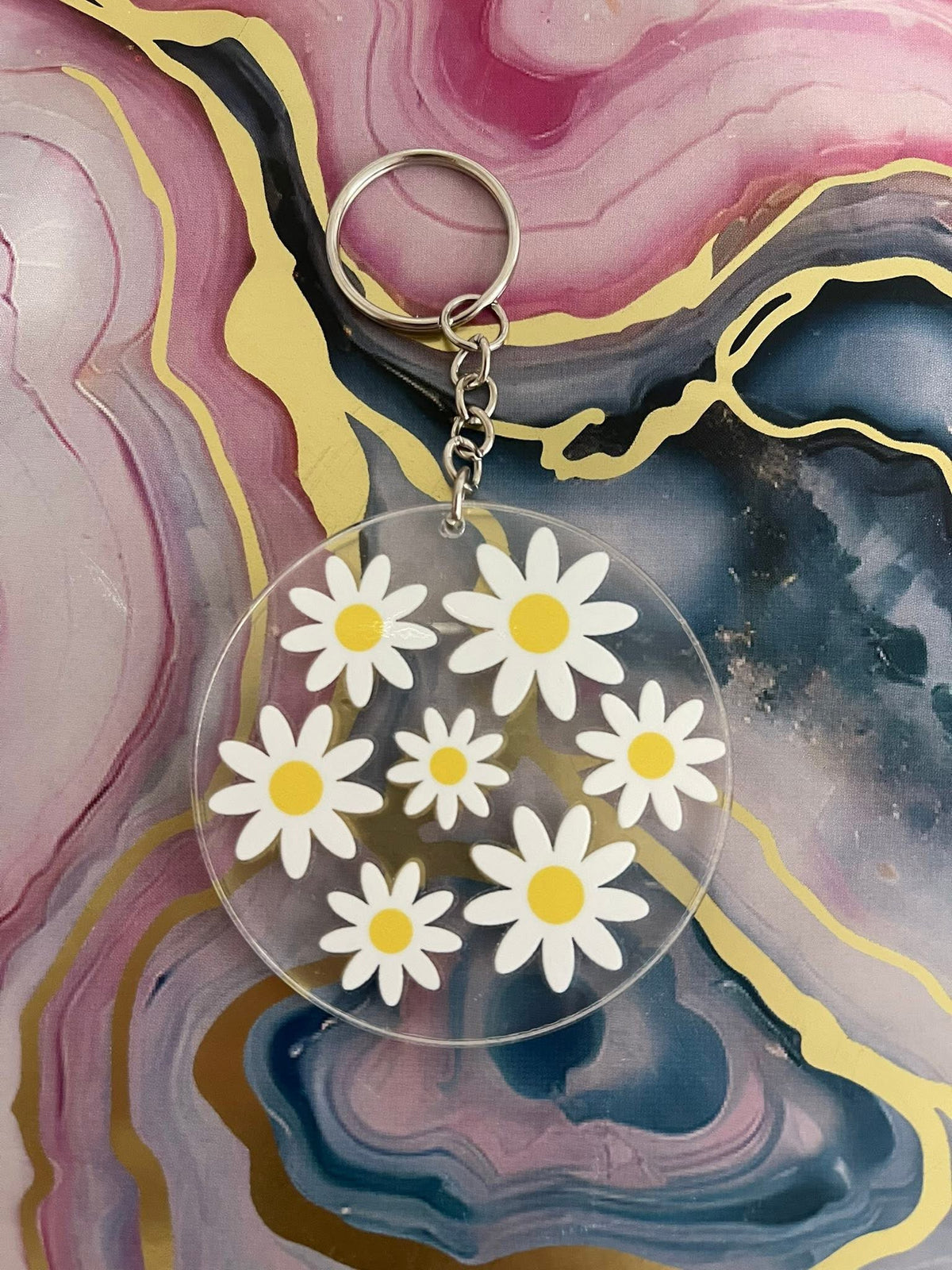 #58 White Daisies~~Keychain